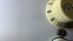 SCALLOPED VINTAGE WHITE