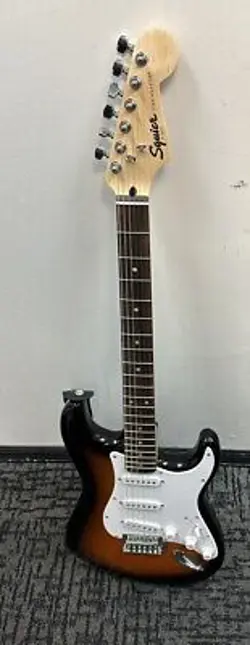 FENDER SQUIER STRATOCASTER (E16001922)