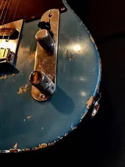 LACQUER GUITAR