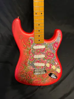 PINK PAISLEY STRAT
