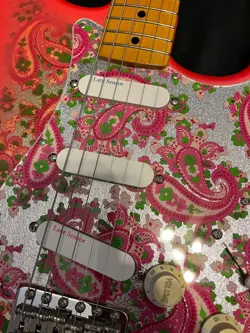 PAISLEY STRAT