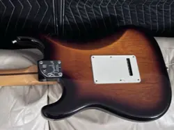 DELUXE STRATOCASTER AND