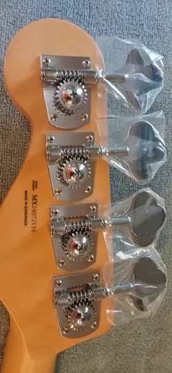 FENDER CHROME BASS TUNERS
