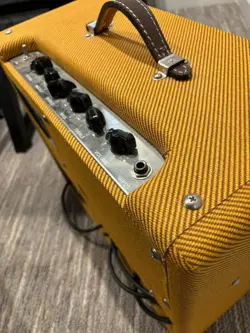 120V GUITAR COMBO