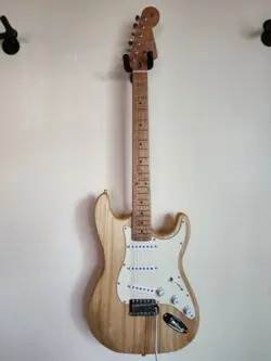 VINTERA STRATOCASTER PARTSCASTER