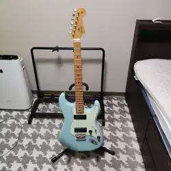 FENDER NOVENTA STRATOCASTER DAPHNE BLUE SAFE PACKING!