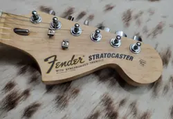 SQUIER STRATOCASTER FIESTA