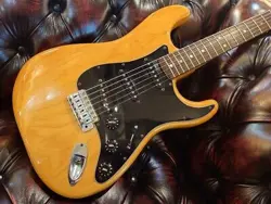 FENDER 1977 STRATOCASTER ROSEWOOD FINGERBOARD / NATURAL (1977)