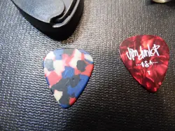 GUITAR PICKS WITH