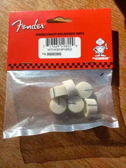 GENUINE FENDER WHITE AMP KNOBS 6 PACK - PN 0990933000