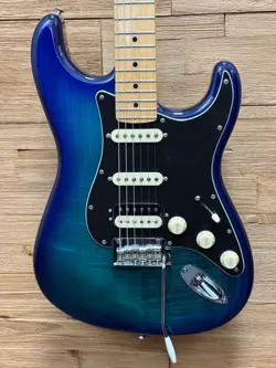 PLUS STRATOCASTER PLUS