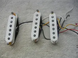 GENUINE FENDER STRATOCASTER STRAT PLAYER SERIES ALNICO V PICKUP SET WHITE