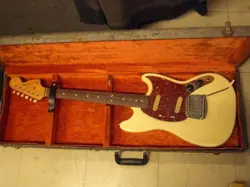  FENDER MUSTANG