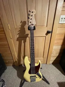 FENDER 5 STRING JAZZ BASS