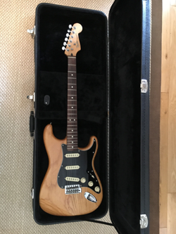STRATOCASTER GUITAR RH