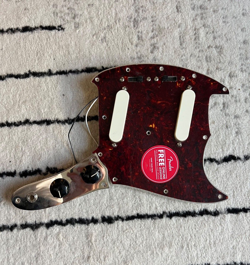 LOADED FENDER SQUIER CLASSIC VIBE 60’S MUSTANG ALNICO V PICKUPS - TORTOISE SHELL