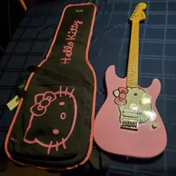 HELLO KITTY FENDER STRATOCASTER WITH BAG AND STRAP