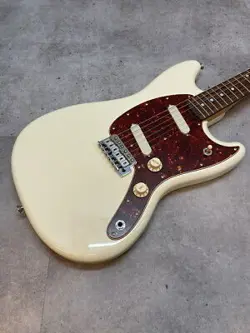 ELECTRIC GUITAR USED FENDER CHAR MUSTANG 2019 WHITE RIGHT-HANDED 6 STRING