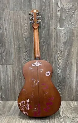 ACOUSTIC FENDER GUITAR