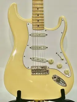 FENDER YNGWIE MALMSTEEN STRATOCASTER USED ALDER BODY VINTAGE WHITE W/HARD CASE