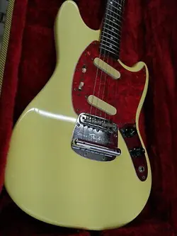 FENDER JAPAN MUSTANG MG69 USED 1997-2000 BASSWOOD BODY MAPLE NECK W/HARD CASE