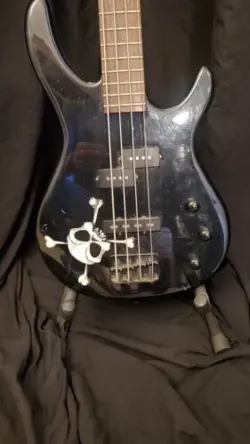 SQUIER BY FENDER MB4 SKULL CROSSBONES ELECTRIC BASS GUITAR