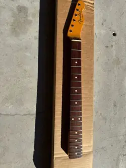CUSTOM NECK AV62