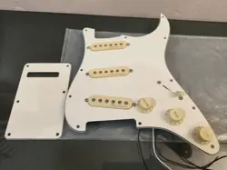 FENDER USA STRATOCASTER JEFF BECK NOISELESS LOADED PICKGUARD