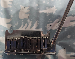 FENDER MODERN TREMOLO