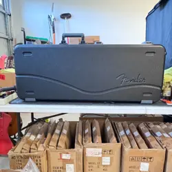 FENDER DELUXE MOLDED TSA STRAT/TELE CASE MINT 4126