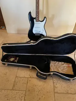 STRATOCASTER BLACK AND