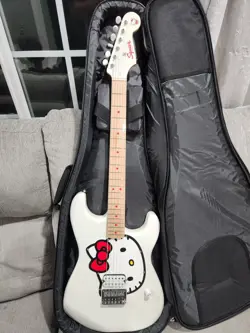 SQUIER STRATOCASTER HELLO