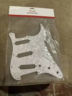 11-HOLE WHITE PEARLOID