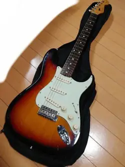 ELECTRIC GUITAR FENDER STRATOCASTER ST62 3 TONE SUNBURST WITH SOFT CASE