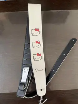 NEW FENDER × HELLO KITTY VEGAN LEATHER STRAP