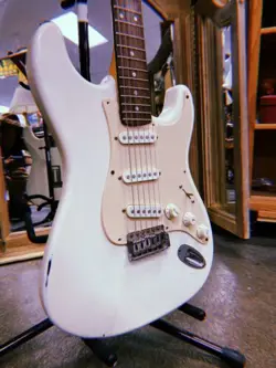 FENDER STRATOCASTER SQUIRE