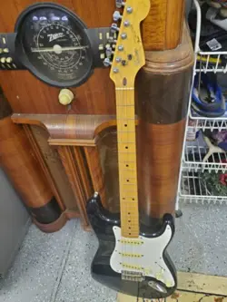 FENDER STRATOCASTER SQUIRE VINTAGE