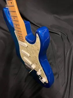 STRATOCASTER GUITAR IN