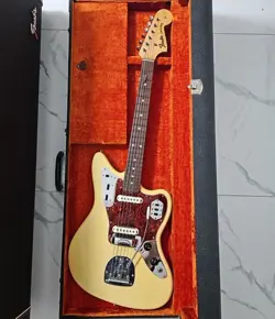 FENDER JAGUAR GUITAR