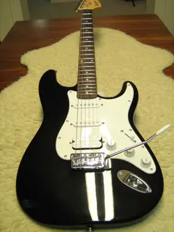 HSS BLACK W/FENDER