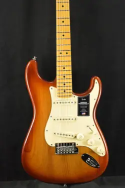 FENDER AMERICAN PROFESSIONAL II STRATOCASTER SIENNA SUNBURST MAPLE FINGERBOARD