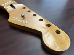 FENDER STRATOCASTER PLAYER PLUS MAPLE NECK