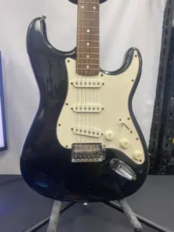 SQUIER STANDARD STRAT
