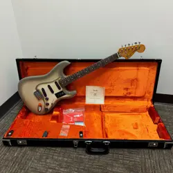 ANTIGUA STRATOCASTER W/