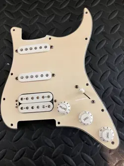 2004 FENDER 50TH ANNIVERSARY LOADED HSS STRATOCASTER GUITAR PICKGUARD S1 SWITCH