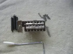 FENDER STRATOCASTER TREMOLO BRIDGE BIG BLOCK W/ BAR, CLAW, SPRINGS, SCREWS 2017