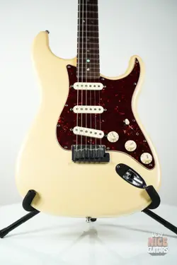 FENDER USA DELUXE STRATOCASTER   STAINLESS STEEL FRETS   BRASS NUT