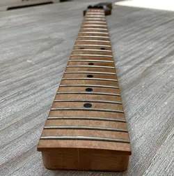 VINTAGE 80S STRATOCASTER