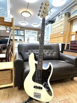FENDER JAPAN  JAZZ BASS WHITE W/GIG BAG ELECTRIC BASS GUITAR  FROM JAPAN