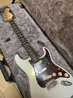 FENDER USA AMERICAN ULTRA STRATOCASTER ARCTIC PEARL WITH CASE USED FROM JAPAN